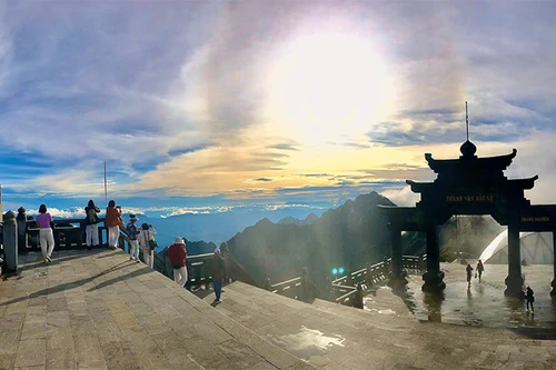 Bình yên mùa Vu Lan trên đỉnh thiêng Fansipan