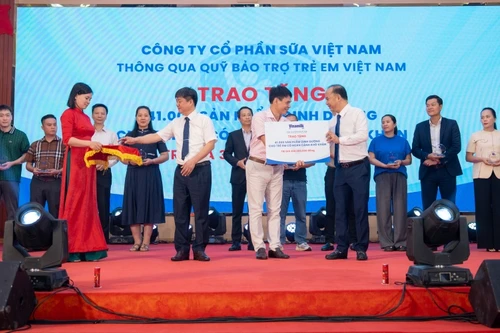 Gần 70.000 hộp sữa được trao tặng trẻ em khó khăn, khởi đầu ‘Tháng của trẻ em’ đầy ý nghĩa
