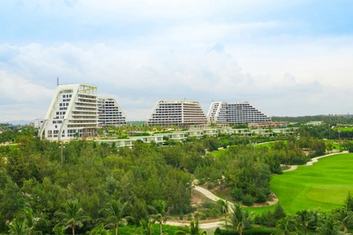 16 xe sang chờ đón golfer trong giải đấu mừng khánh thành khách sạn FLC Grand Hotel Quy Nhon