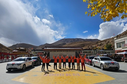 VinFast VF 8 chinh phục Tây Tạng: ‘Tự hào là đoàn xe điện Việt Nam đầu tiên lăn bánh tại Trung Quốc’