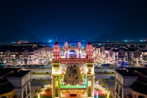 Choáng ngợp, mãn nhãn với ‘bữa tiệc’ ánh sáng về đêm tại phố Hàn K-Town