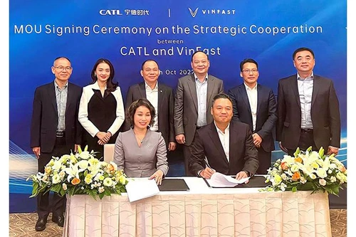 CATL và VinFast hợp tác chiến lược toàn cầu, thúc đẩy di chuyển điện hoá