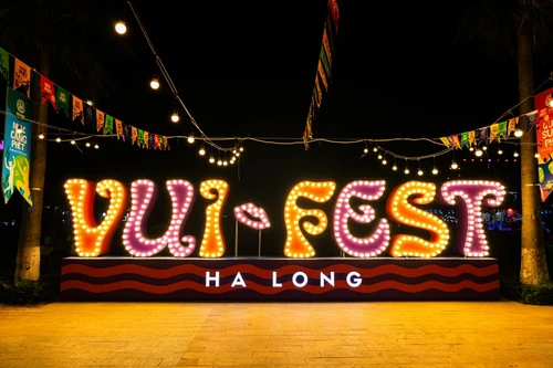 Vui Phết - chợ đêm giải trí ‘bừng sáng’ miền di sản Hạ Long