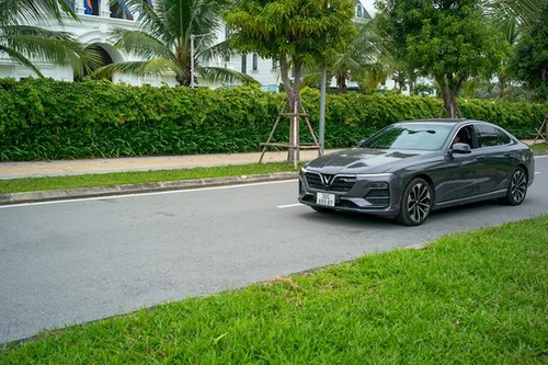 VinFast dành ‘ưu đãi kép’ hàng trăm triệu cho khách mua xe online