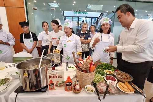 Ấn tượng tương ớt phở Chin-su tại Ngày của Phở