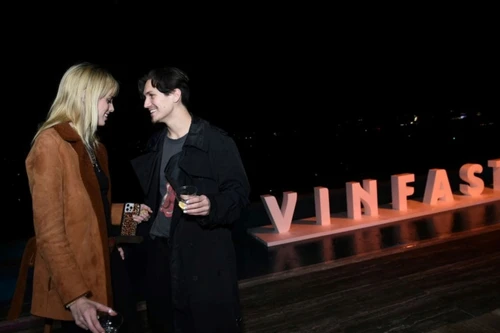 Dàn sao Mỹ hào hứng check-in với VinFast VF 9 trước thềm Grammy 2024