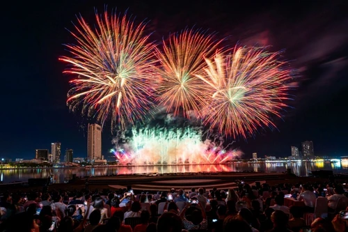 Canada và Trung Quốc khẳng định vị thế cường quốc pháo hoa tại DIFF 2025