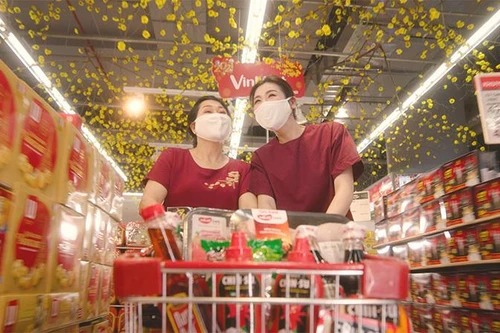 Theo chân Á hậu Tú Anh sắm Tết an toàn, săn “trâu vàng” 20 tỷ đồng trên VinID