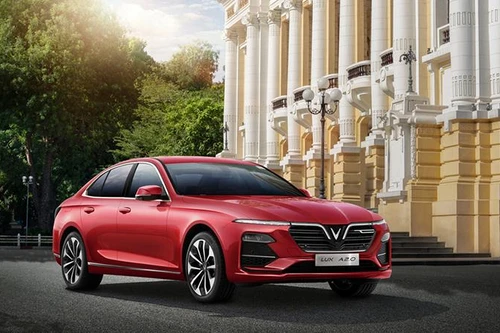 VinFast nâng bảo hành lên 10 năm cho các dòng ô tô chạy xăng