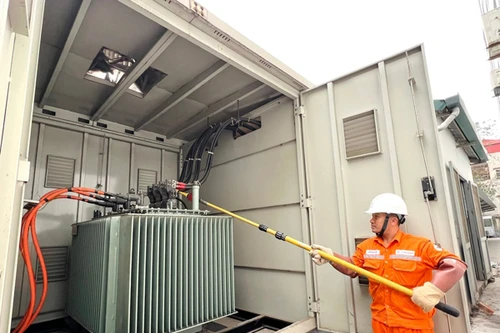 EVNHANOI thực hiện chuyển đổi số với dịch vụ cấp điện trung áp