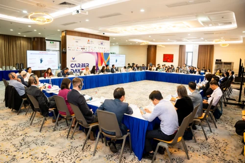 Amazon, AlphaSights, Bosch, Starbucks... và nhiều tập đoàn toàn cầu hội tụ Ngày hội nghề nghiệp VinUni 2025