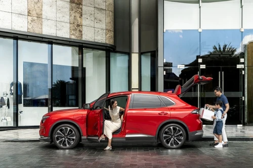 Sạc miễn phí, vận hành mạnh, nội thất rộng: Lý do VF 8 đang là SUV gia đình hot nhất hè này