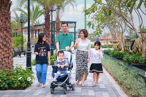 Vừa bàn giao nhà, Vinhomes Ocean Park 2 - The Empire đã rộn ràng lễ hội