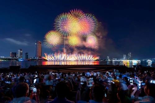 Ngồi đâu để vừa xem pháo hoa đẹp, vừa sống trọn đại nhạc hội DIFF 2025?