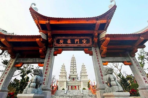 Kiến trúc chùa Việt cổ cùng nghệ thuật điêu khắc tinh xảo làm nên sức hút của Bảo Hải Linh Thông Tự