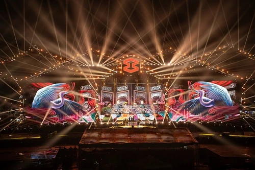 8Wonder 2025: Cột mốc mới đối với ngành công nghiệp biểu diễn khi một đại nhạc hội quốc tế bán hết 50.680 vé