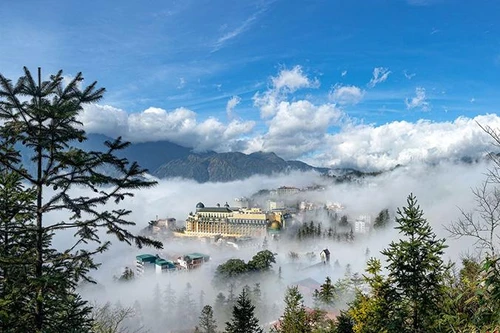 Sức hút vững bền từ “thị xã trong sương” Sa Pa