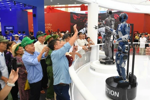 Vingroup ghi dấu ấn kiến tạo tại Triển lãm ‘Thành tựu đất nước: 80 năm Hành trình Độc lập - Tự do - Hạnh phúc’