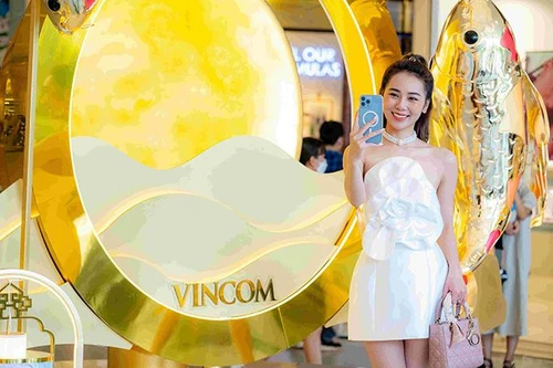 Đón Trung thu gắn-kết tại ‘Vũ trụ đa sắc’ Vincom