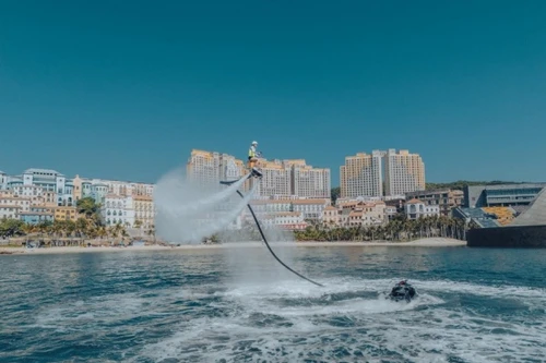 Đến show diễn Jetski chiêm ngưỡng cú bay tương đương tòa nhà 5 tầng trên mặt biển