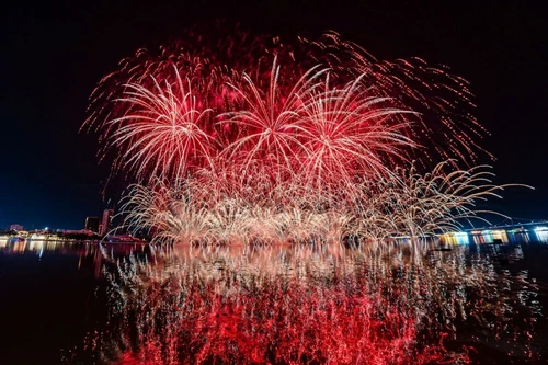 Đêm pháo hoa khép lại DIFF 2025: Nghệ thuật ánh sáng chở khát vọng hòa bình và phát triển