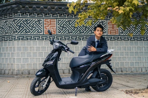 Giới trẻ Việt rủ nhau chuyển sang xe máy điện để 'phủ xanh Việt Nam'