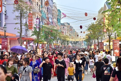 'Tiến quân' về Grand World, shop thời trang bất ngờ khi doanh thu liên tục lập đỉnh