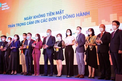 VIB tích cực đồng hành trong các nỗ lực hướng đến xã hội không tiền mặt 