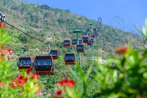 ‘Du hành’ trong thế giới Phật Giáo trên đỉnh Bà Đen