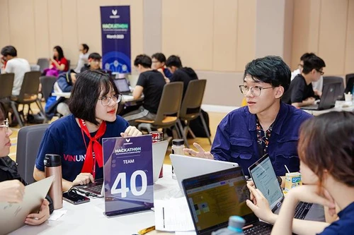 Sinh viên năm nhất được trả lương nghiên cứu khoa học