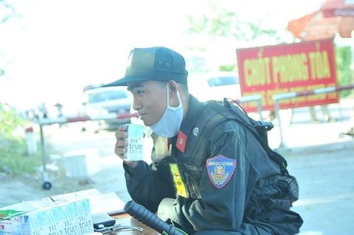 Nghệ An- Tình người những ngày “căng mình” chống dịch