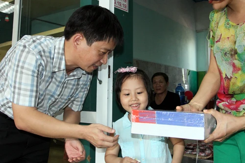 Trung thu ấm tình người tại Bệnh viện Nhi Trung ương