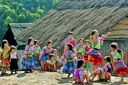 “Sắc màu các dân tộc Việt Nam”
