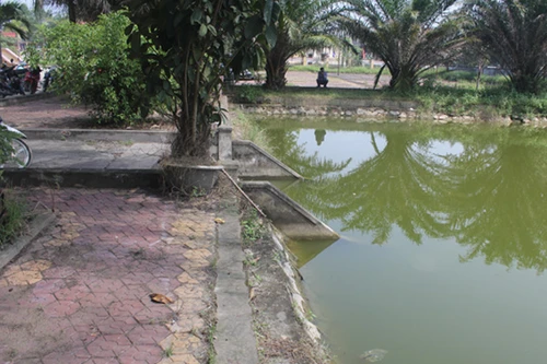 Theo mẹ đi tập văn nghệ, bé 3 tuổi đuối nước thương tâm