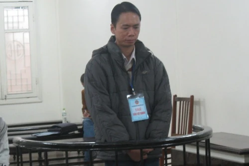 Cán bộ y tế rởm bị "bắt tại trận" vì đụng phải… "người quen"