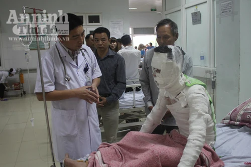 Clip: Công nhân bị bỏng nặng sau vụ nổ nồi hơi tại Nghệ An