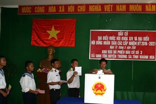 Cử tri Trường Sa nô nức đi bầu cử