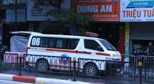 [Clip] Lực lượng chức năng phong tỏa hiện trường vụ cháy ở phố Tôn Đức Thắng 