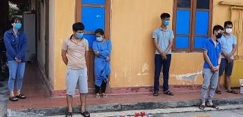 Cặp tình nhân tham gia kinh doanh các loại giấy tờ giả