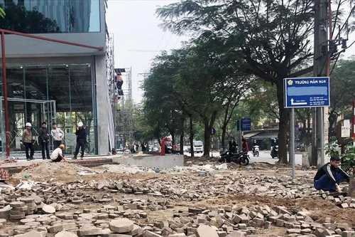 Hà Nội: Phạt 8 triệu đồng doanh nghiệp tự ý cạy phá vỉa hè trong khu Pháp Vân – Tứ Hiệp