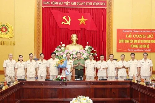 Công bố quyết định chuẩn y Trung tướng Trần Quốc Tỏ giữ chức Chủ nhiệm Ủy ban kiểm tra Đảng ủy Công an Trung ương