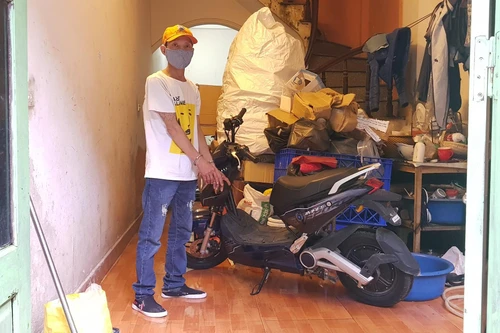 [Clip] Giật mình ‘soi’ hơn 4 phút tên trộm 6 tiền án, ung dung gỡ dây xích trộm xe máy