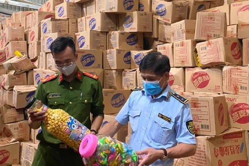 Hà Nội: Trước dịp Trung thu, chặn gần 10 tấn bánh kéo nhập lậu