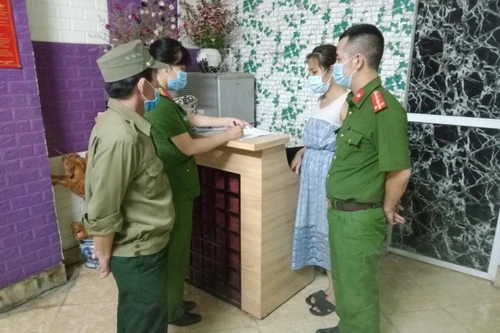 Xuyên đêm thực hiện Mệnh lệnh của Giám đốc Công an Hà Nội – rà soát người nhập cảnh, cư trú trái phép