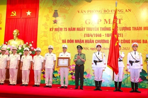Văn phòng Bộ Công an đón nhận Huân chương Quân công hạng Ba