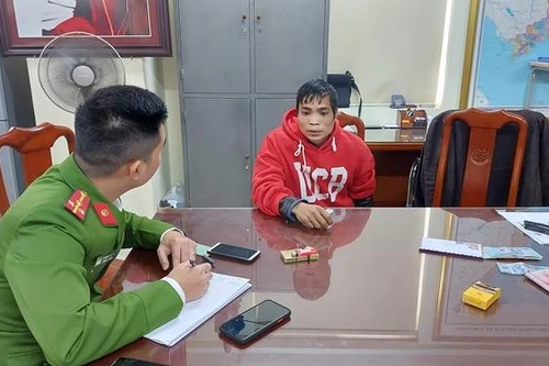 Cảnh sát hình sự bắt đối tượng giết người, trốn chạy hàng trăm cây số