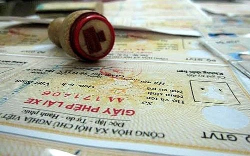 Khởi tố, tạm giam hàng loạt cán bộ liên quan đến đường dây làm giấy tờ giả