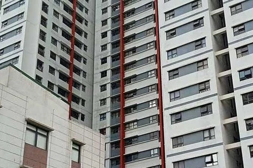 Đau lòng bé trai 3 tuổi tử vong do rơi từ tầng 3 tòa chung cư