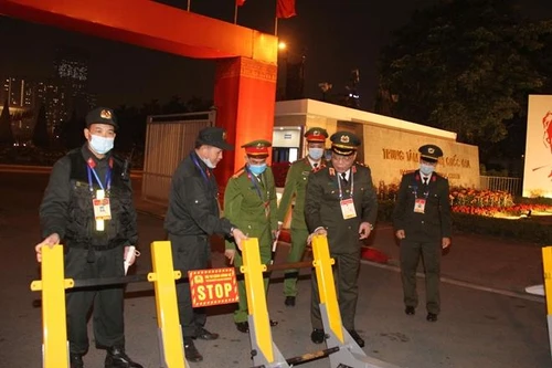 Giám đốc Công an Hà Nội kiểm tra, động viên các chốt trực bảo vệ Đại hội Đảng toàn quốc lần thứ XIII