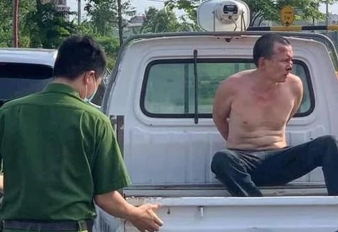 Trước khi đâm trọng thương tài xế taxi, kẻ trốn truy nã đặc biệt đã sát hại con trai chủ hiệu cầm đồ